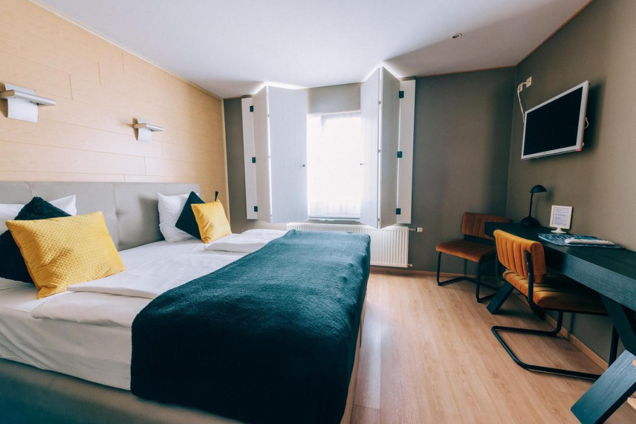 Hotel De Kalvaar Ninove Exteriör bild