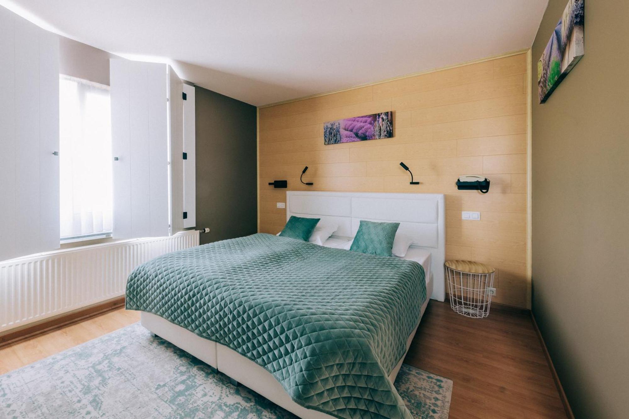 Hotel De Kalvaar Ninove Exteriör bild